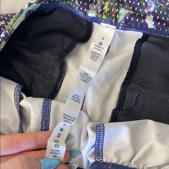 LIKE NEW Lululemon Jetset Joggers - Picture 6 of 8